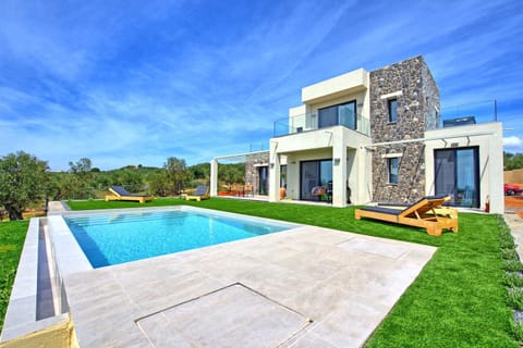 Property building, Garden, Swimming pool