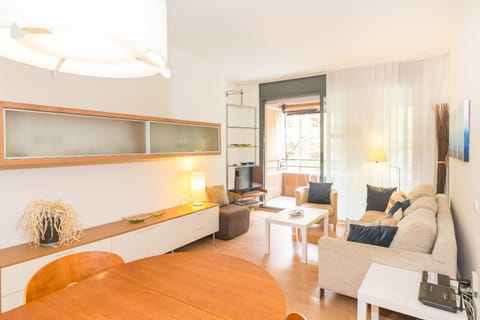 11JOG1036 - Huge & bright apartment Train Station Apartment in L'Hospitalet de Llobregat