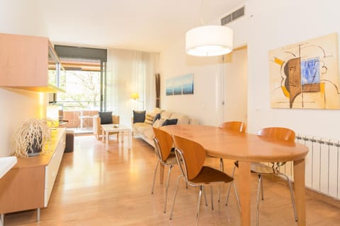 11JOG1036 - Huge & bright apartment Train Station Apartment in L'Hospitalet de Llobregat