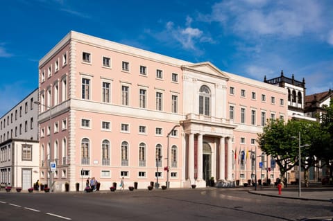 Property building, Facade/entrance, Day, Landmark view, Street view, Location