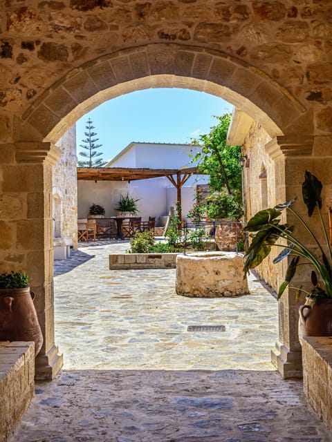 Property building, Facade/entrance, Day, Summer, Family, Family, Inner courtyard view