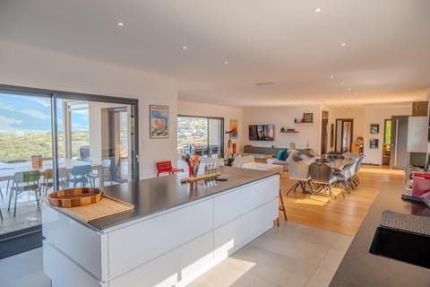 Villa Terra Bella hauteur de la ville avec piscine et vue mer Villa in Propriano