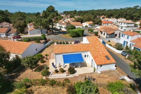 Property building, Bird's eye view, Street view, Location