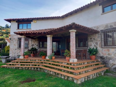 Property building, Facade/entrance, Garden