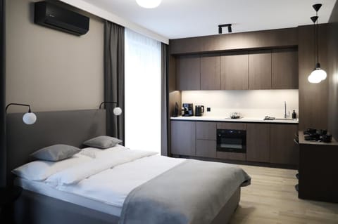 Bed, Kitchen or kitchenette, Photo of the whole room, Bedroom, minibar, pet friendly, stove
