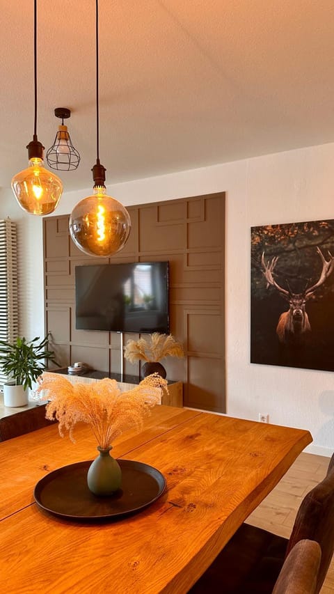 Communal lounge/ TV room, TV and multimedia, Living room, Dining area, Evening entertainment