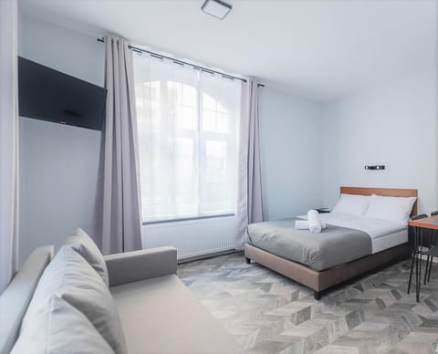 Bed, TV and multimedia, Living room, Photo of the whole room, Bedroom