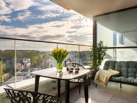 Spring, Day, Coffee/tea facilities, View (from property/room), Balcony/Terrace, Balcony/Terrace, Seating area, City view, Location