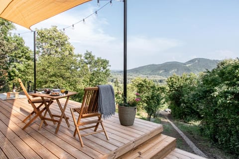 View (from property/room), Balcony/Terrace, Balcony/Terrace, Landmark view, Mountain view, River view, River view