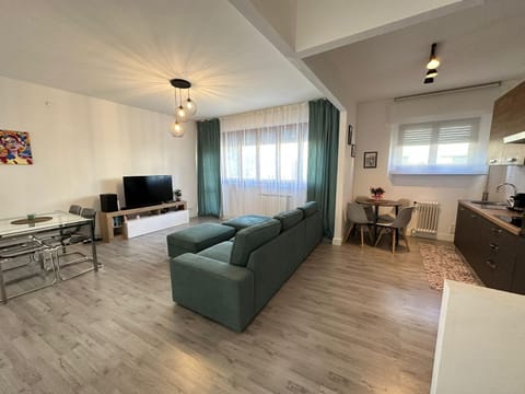 TV and multimedia, Living room, Dining area