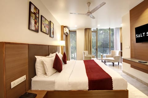 Bed, TV and multimedia, Photo of the whole room, Seating area, Bedroom, air conditioner