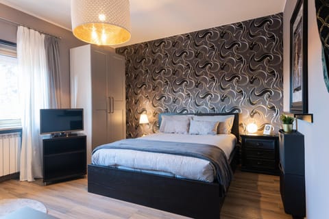 Bed, TV and multimedia, Bedroom, wardrobe