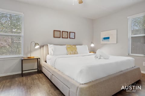 Pets Welcome Great Space Backyard Near Zilker Apartment in Zilker