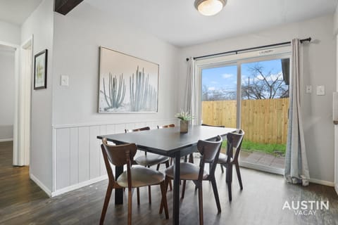 Pets Welcome Great Space Backyard Near Zilker Apartment in Zilker