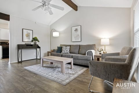 Pets Welcome Great Space Backyard Near Zilker Apartment in Zilker