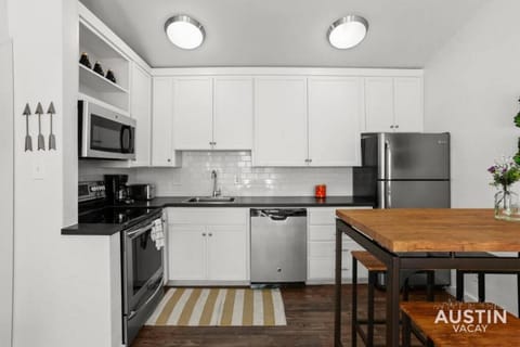 5 Minutes to Zilker Barton Springs with Parking Apartment in Zilker