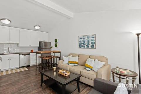 5 Minutes to Zilker Barton Springs with Parking Apartment in Zilker