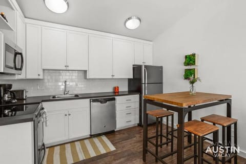 5 Minutes to Zilker Barton Springs with Parking Apartment in Zilker