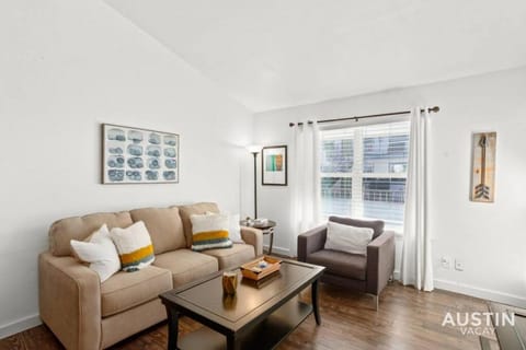 5 Minutes to Zilker Barton Springs with Parking Apartment in Zilker