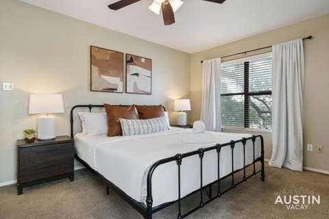 Walk to Zilker Patio w a View Elevated Balcony House in Zilker