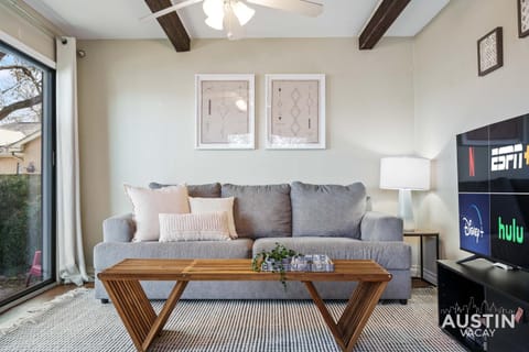 Walk to Zilker Patio w a View Elevated Balcony House in Zilker