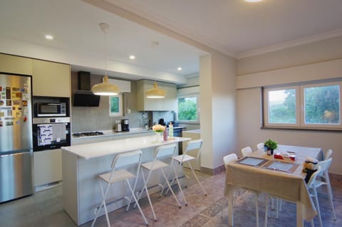 Coffee/tea facilities, Kitchen or kitchenette, Dining area, dishwasher, minibar, oven, pet friendly, stove, toaster
