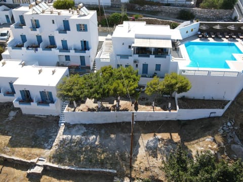 Property building, Bird's eye view, Swimming pool