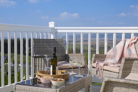 View (from property/room), Balcony/Terrace, Seating area, Mountain view, Sea view