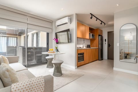 TV and multimedia, Kitchen or kitchenette, Living room, Seating area, Dining area, minibar, pet friendly, stove