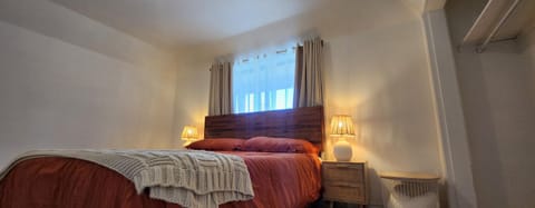 Gated Mountain Villa w/ Private Garage and King Bed House in Lake Elsinore