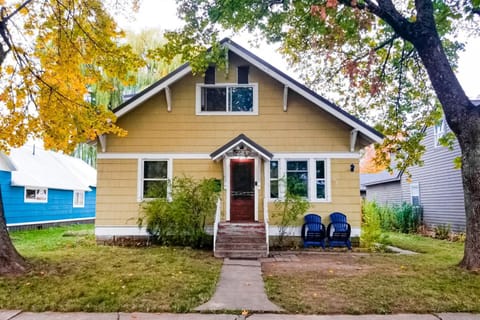 South Sandpoint Charmer House in Sandpoint