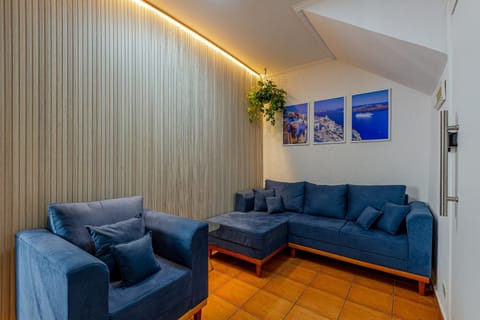 Communal lounge/ TV room, Living room, Seating area