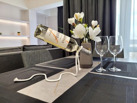 Living room, Food and drinks