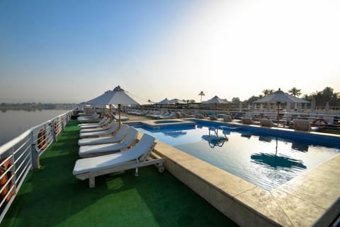 Day, Pool view, Swimming pool, Swimming pool, sunbed