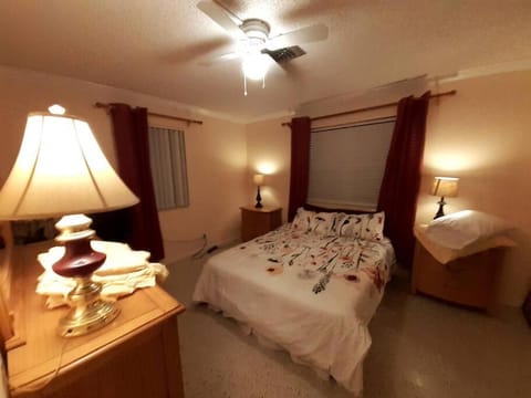 Gorgeous Lakeview Front Lake Osborne House in Lake Worth