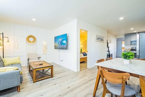 Stylish 2B2B country style house House in Glendora