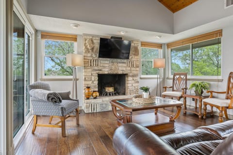 Communal lounge/ TV room, TV and multimedia, Living room, Seating area, Evening entertainment, flat iron