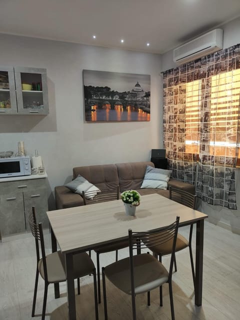 Living room, Seating area, Dining area, minibar
