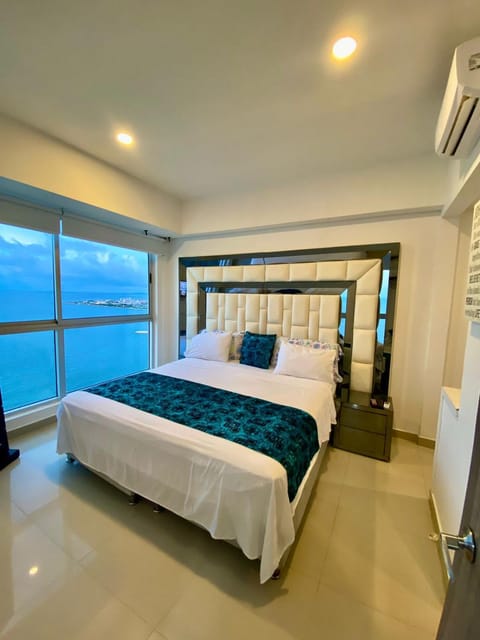 Bed, Photo of the whole room, Bedroom, air conditioner