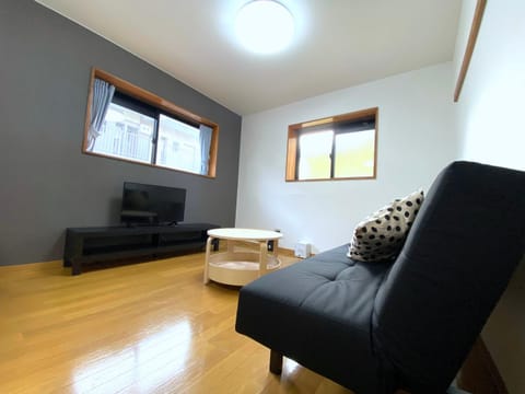 Bed, TV and multimedia, Living room
