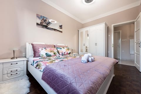 Bed, Photo of the whole room, Bedroom, towels, wardrobe