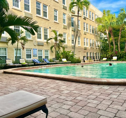 Renovated studio in the heart of Palm Beach - free parking, security box Apartment hotel in Palm Beach