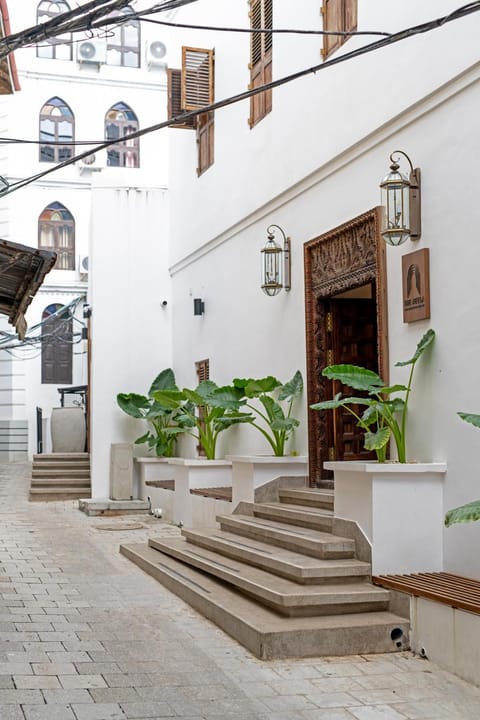 Facade/entrance