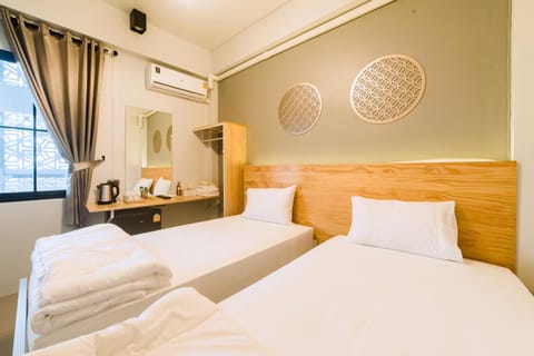Bed, Photo of the whole room, Bedroom, air conditioner