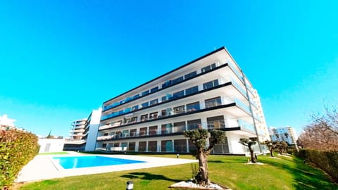 Property building, Garden, Swimming pool