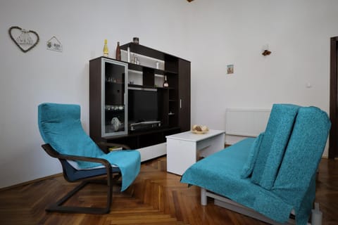 TV and multimedia, Living room, Seating area, Evening entertainment, soundproof