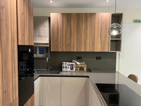 Gżira Promenade 3-Bedroom, Steps from Ferry to Valletta by Malta Weekend Apartment in Sliema