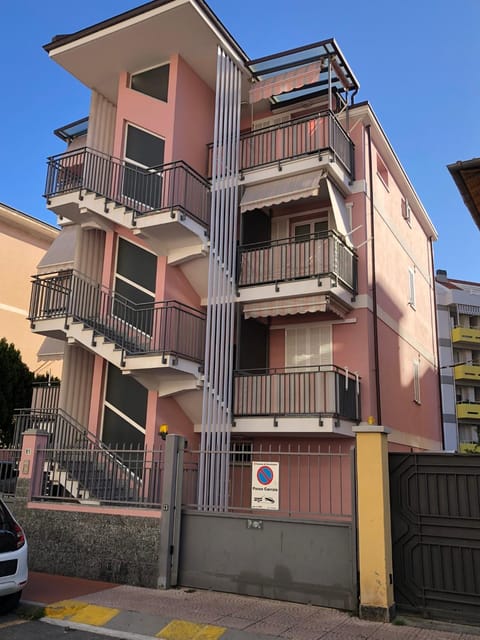 Property building, Facade/entrance