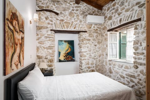 Bed, Bedroom, air conditioner