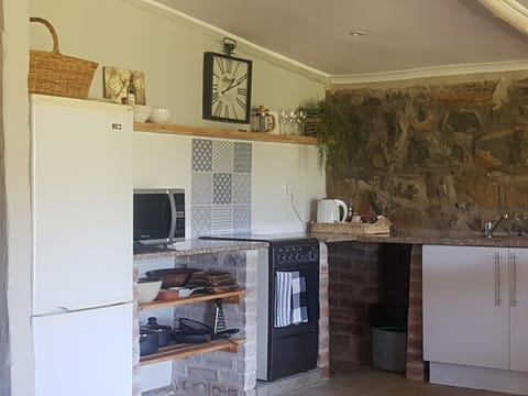 Kitchen or kitchenette, minibar, pet friendly, stove